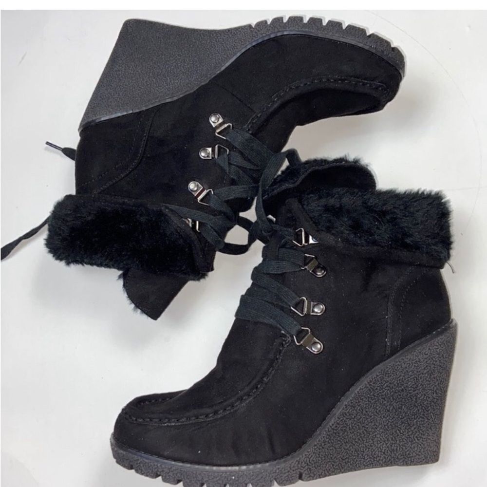Call It Spring Stylish Black Lace-Up Wedge Boots Size 10